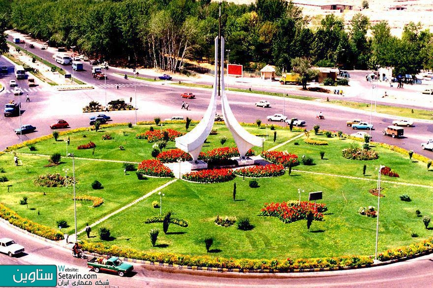 نماد میدان راه‌آهن، از یادمان‌های باپیشینه شهر مشهد است