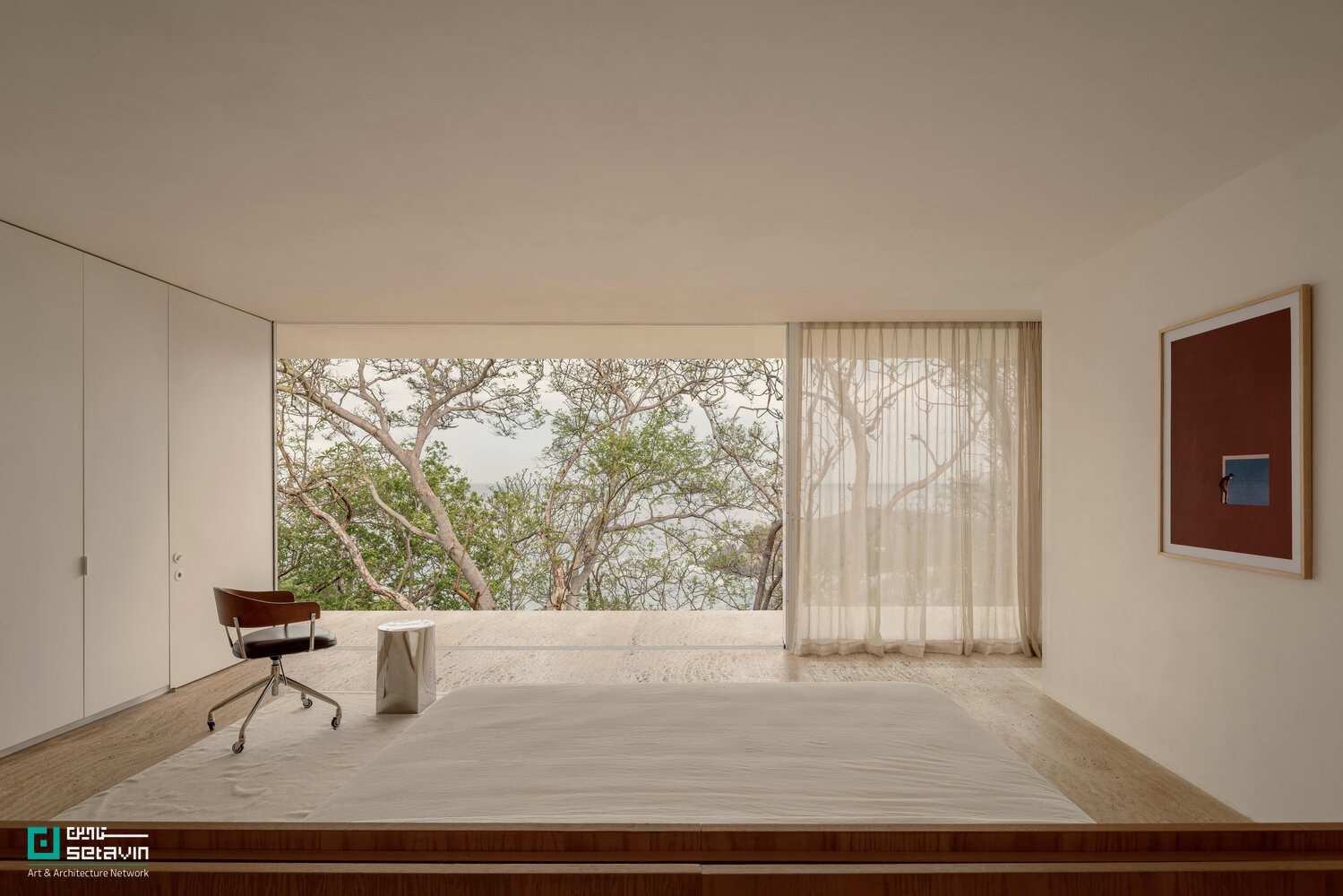 معماری خانه مالونیک در سیهواتانخو مکزیک اثر HW-STUDIO؛ بازتعریف مرزهای فضای سکونتی با حیاط دایره‌ای، سادگی بومی و همنشینی سایه و افق اقیانوس.