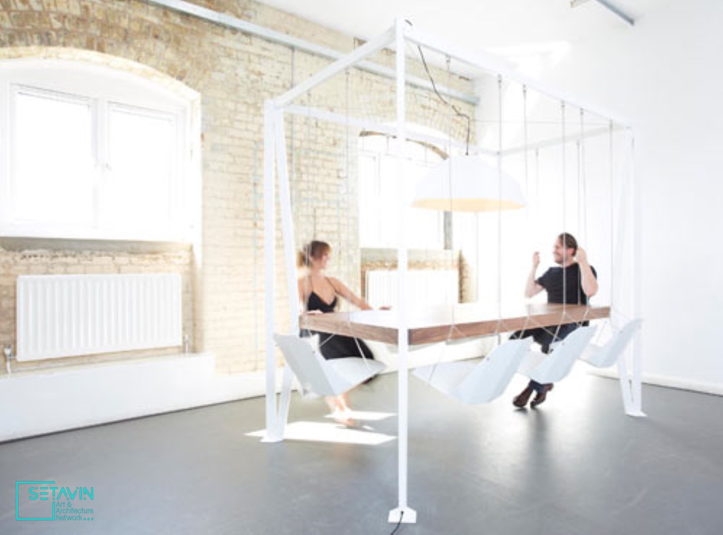 میز با صندلی های تاب مانند (Swing Table) ، اثر تیم طراحی Duffy London , میز , Christopher Duffy ,میز متحرک تاب خور , شرکت Duffy London , تاب , طراحی داخلی , طراحی معماری , ستاوین , شبکه هنر