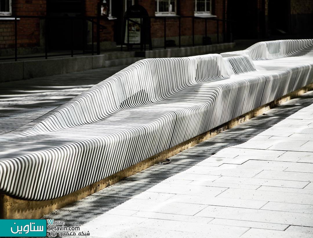 طراحی نیمکتی به طول 65 متر در میدانی در سوئد