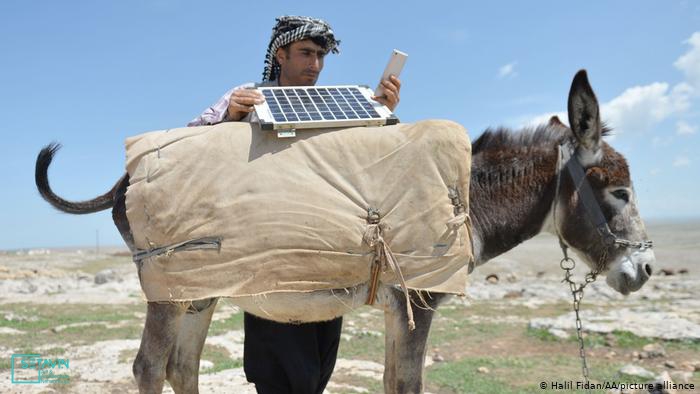 تصاویر تولید برق از انرژی خورشیدی در جاهای عجیب و غریب