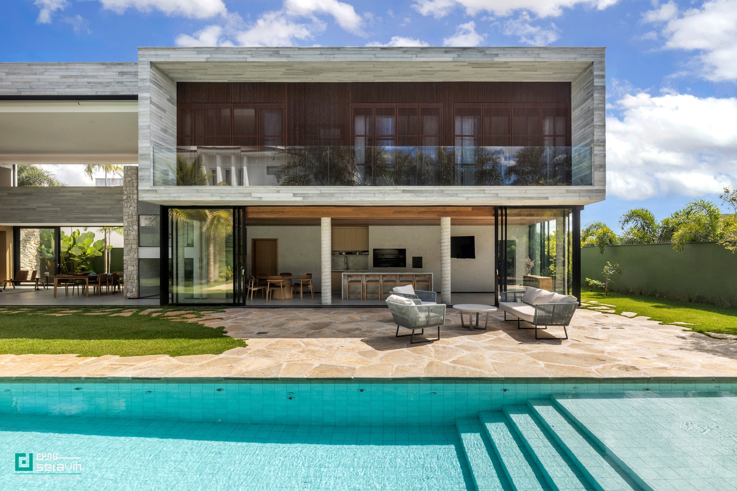 Dione House, Brazilian Architecture, Studio Andre Lenza, modern house design, contemporary architecture, Goiania house, Pirenopolis stone, open space concept, L-shaped house, tropical architecture, residential design Brazil ,خانه دیونه، معماری برزیل، طراحی خانه مدرن، معماری معاصر، مصالح بومی، سنگ پیرنوپولیس، آندره لنزا، طراحی ویلای مدرن، خانه در گویانیا، معماری و طبیعت، خانه L شکل، استخر در معماری مسکونی، طراحی فضای باز