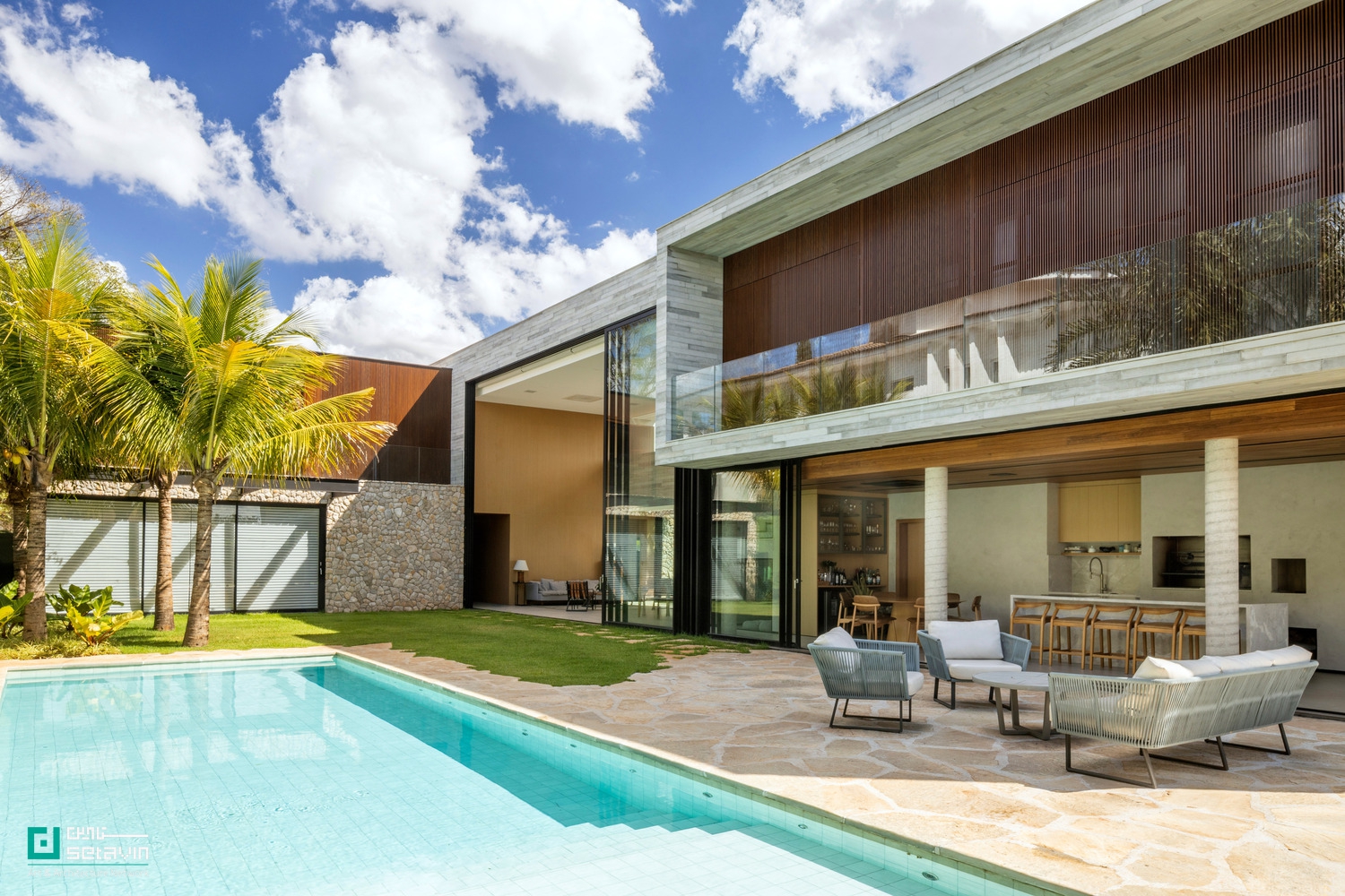 Dione House, Brazilian Architecture, Studio Andre Lenza, modern house design, contemporary architecture, Goiania house, Pirenopolis stone, open space concept, L-shaped house, tropical architecture, residential design Brazil ,خانه دیونه، معماری برزیل، طراحی خانه مدرن، معماری معاصر، مصالح بومی، سنگ پیرنوپولیس، آندره لنزا، طراحی ویلای مدرن، خانه در گویانیا، معماری و طبیعت، خانه L شکل، استخر در معماری مسکونی، طراحی فضای باز