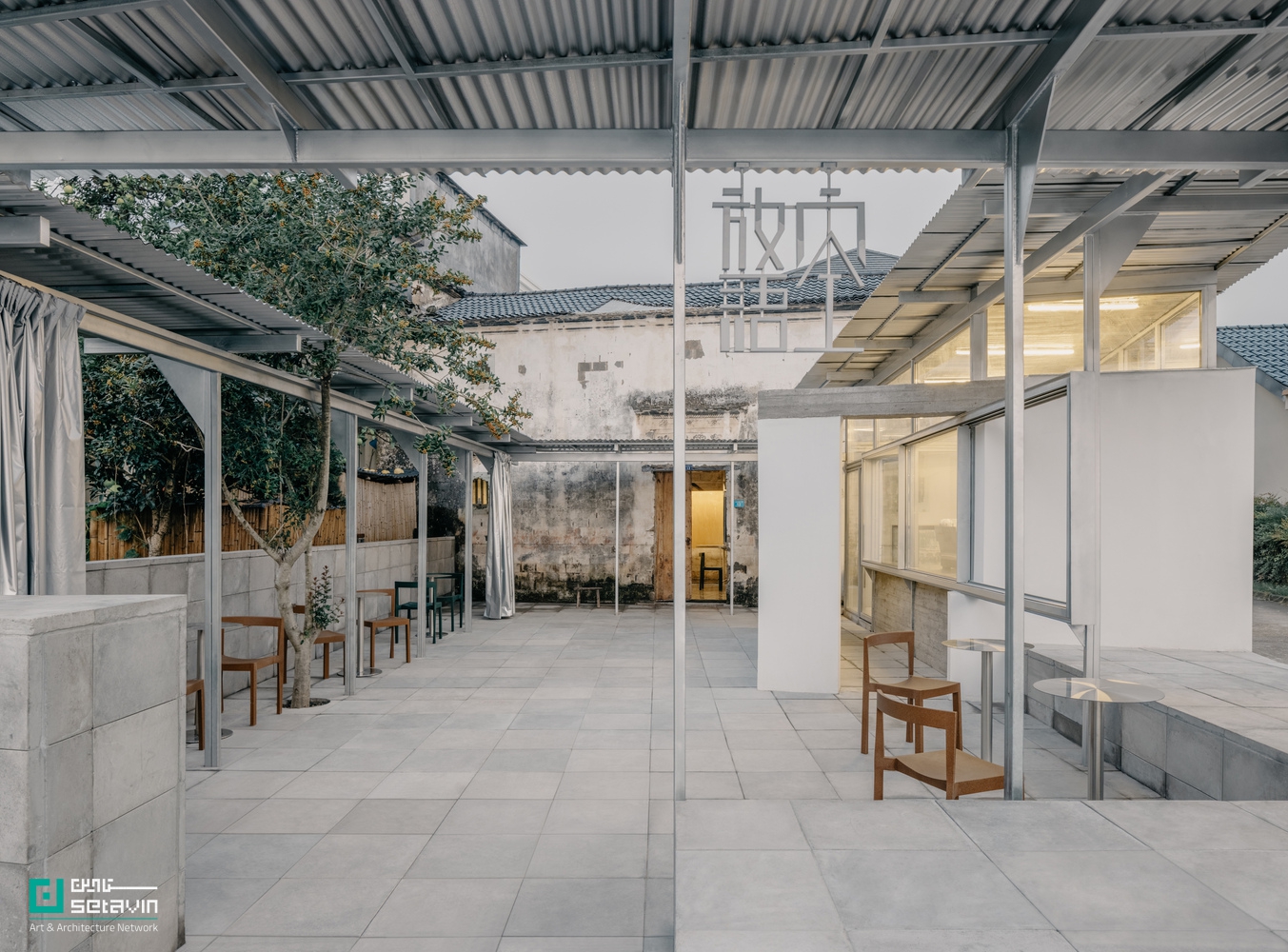 مرکز گردشگری، معماری روستایی، طراحی معاصر، مرمت معماری، Atelier tao+c، طراحی پایدار، پروژه چین، معماری مینیمال، همآهنگی با بستر، بازسازی حساس , Longyou Tourist Center, rural architecture, contemporary design, architectural restoration, Atelier tao+c, sustainable design, China project, minimal architecture, contextual harmony, sensitive renovation