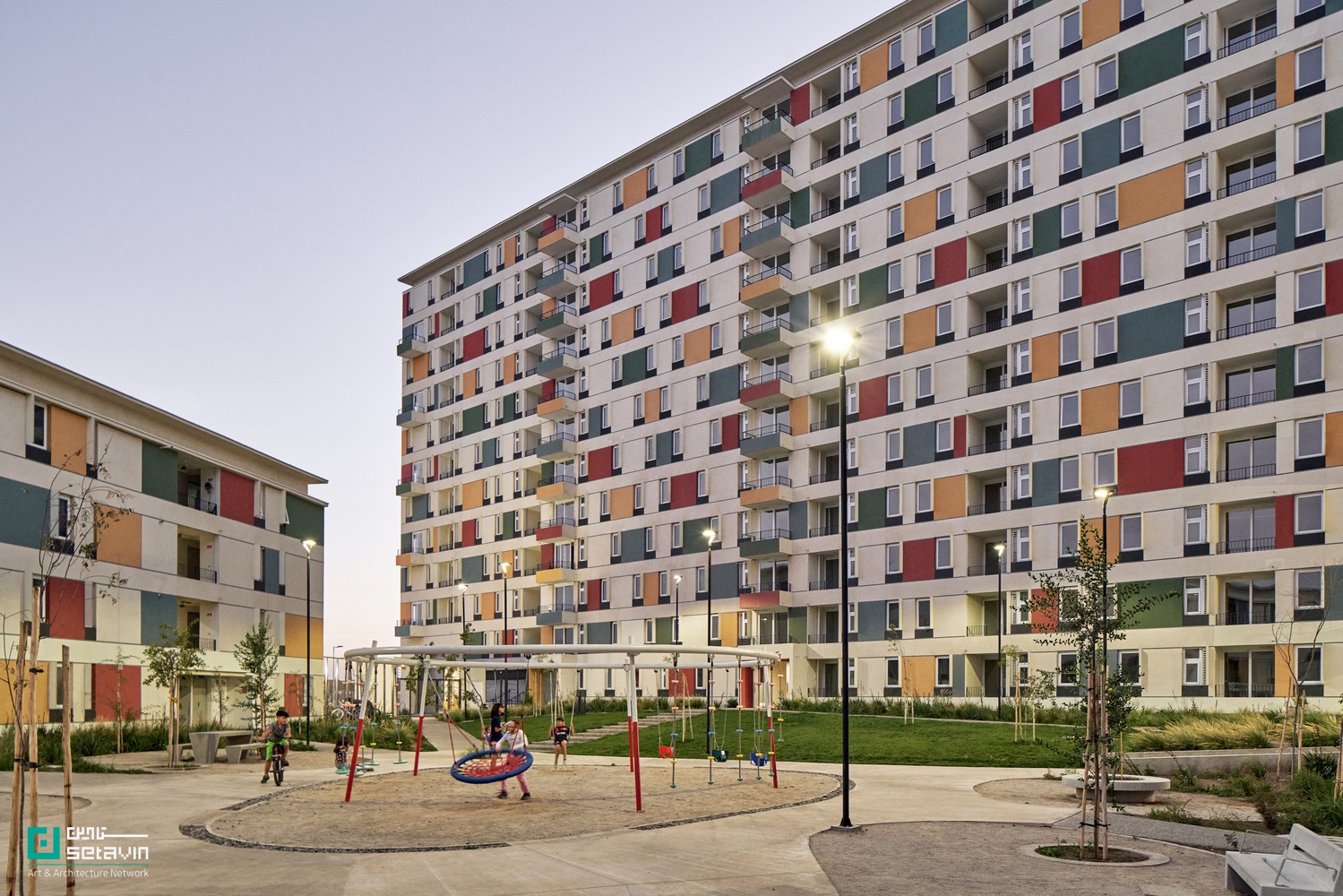English: Mirador Laguna, High-Rise Architecture, Vertical Living, Social Housing Chile, Sustainable Design, Urban Density, Contemporary Residential Architecture, Community Integration ,میرادور لاگونا، معماری بلندمرتبه، زندگی اجتماعی عمودی، معماری شیلی، طراحی پایدار، تراکم شهری، معماری مسکونی معاصر، مجتمع مسکونی اجتماعی