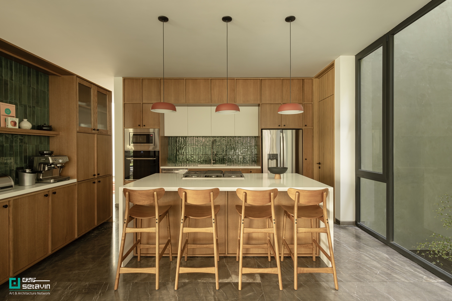 خانه DLCA در زاپوپان مکزیک، اثر 0studio Arquitectura؛ ترکیب بتن و چوب با حیاط سه‌ارتفاعه، نورگیری هوشمند و پیوند دقیق داخل و باغ.