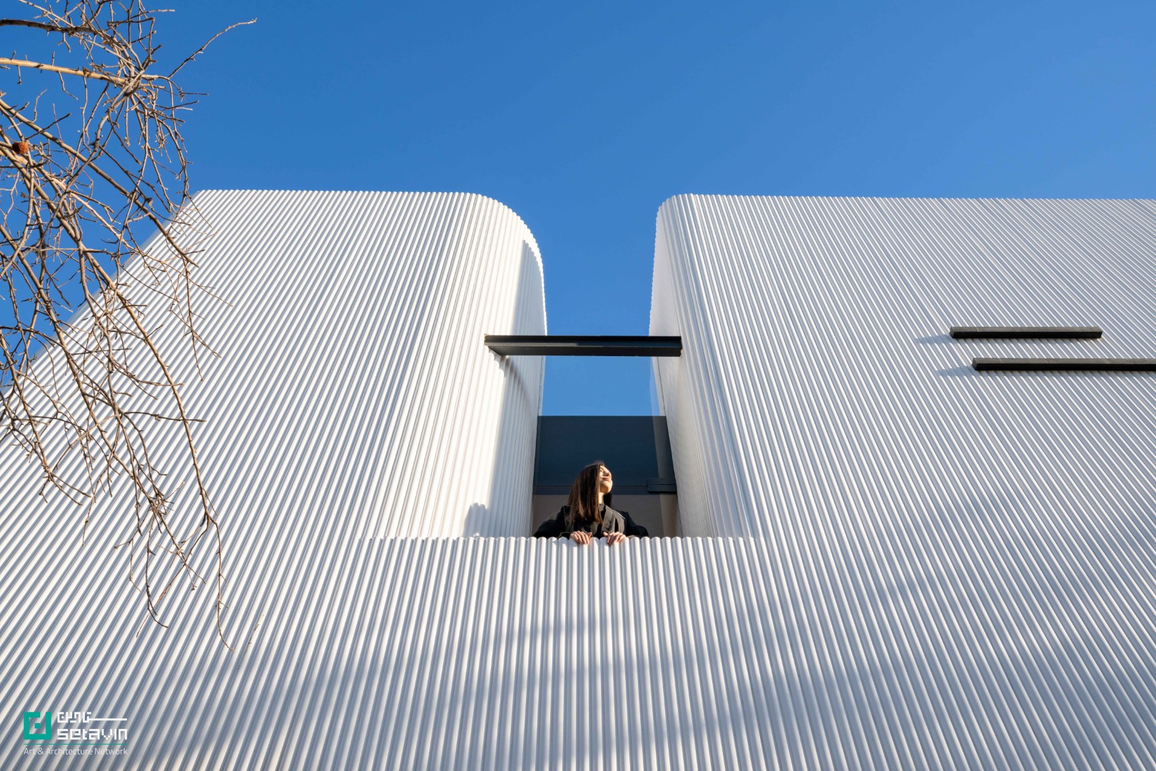 پلتفرم رُست مشهد؛ بازتعریف شوروم مبلمان به فضایی شهری، فرهنگی و انعطافپذیر با رویکرد کاهش آشفتگی بصری و تقویت هویت شهری.