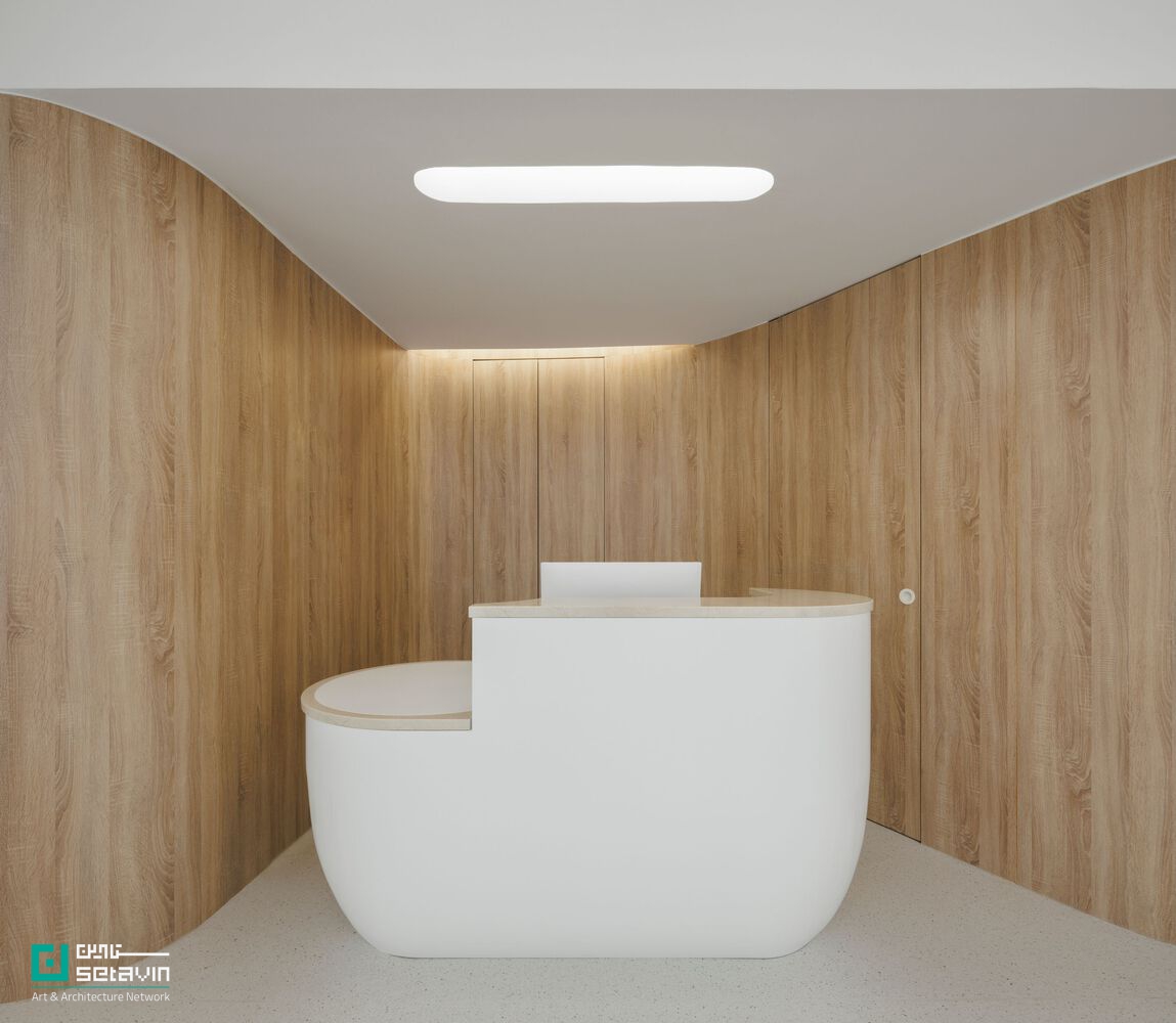 معرفی و بررسی کلینیک دندانپزشکی MOOD در مایا پرتغال، اثر Tsou Arquitectos؛ پروژه‌ای مینیمال با تمرکز بر نور، متریال طبیعی و آرامش فضایی.