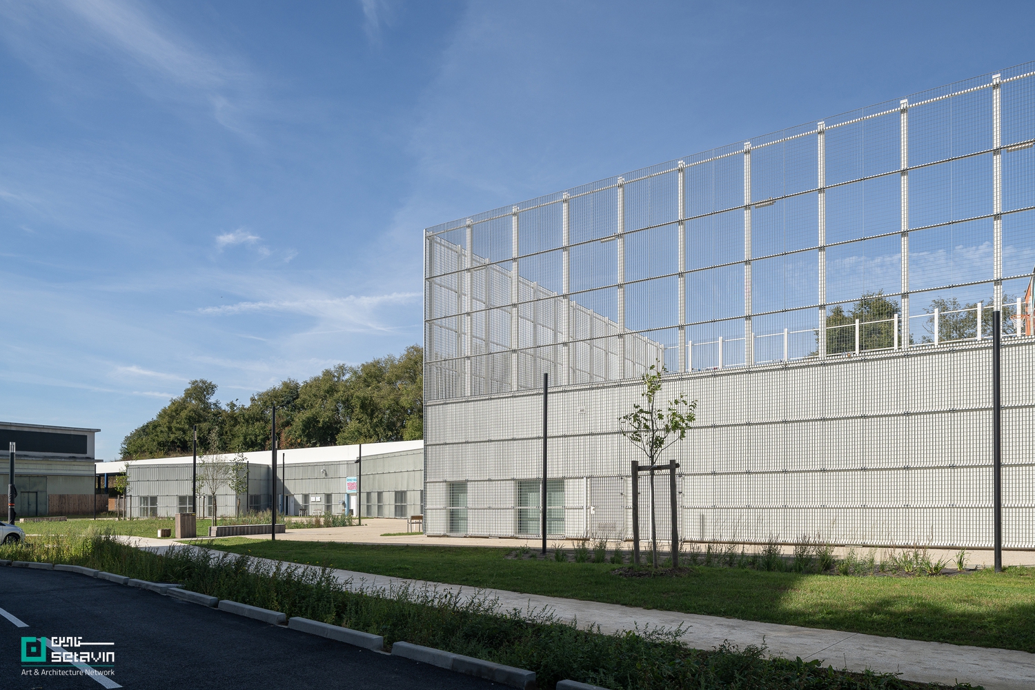 مجموعه ورزشی پُتی-کوِوی اثر Olgga Architects در فرانسه؛ پروژه‌ای تلفیقی از معماری منظر و ورزش با رویکرد بازپیوند شهری، فضاهای عمومی و طبیعت.