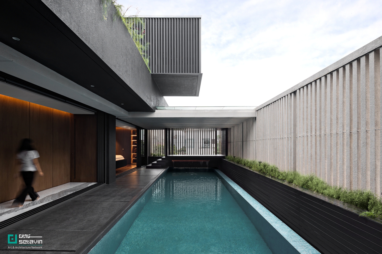 دفتر CMM (H)Office اثر Gets Architects در تبت اندونزی، با تلفیق دفتر کار، انبار و سکونت، الگویی منعطف از معماری چندمنظوره و طبیعت‌گرا ارائه می‌دهد.