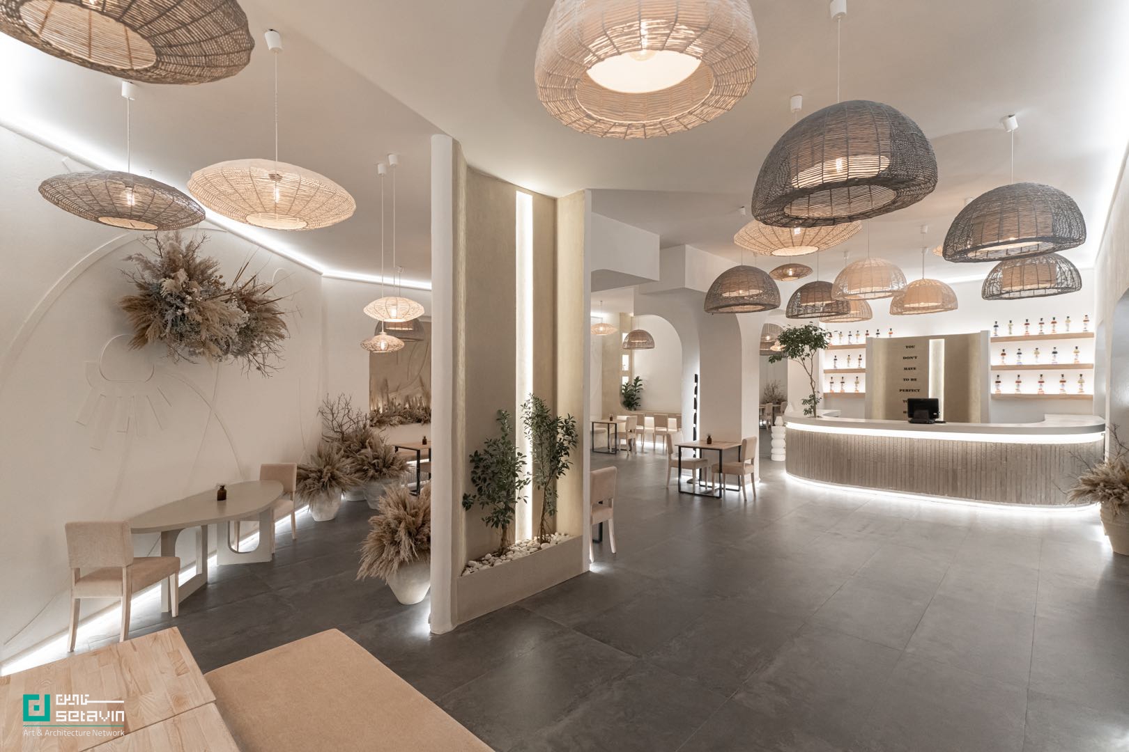 کافه دوسولی، کافه دوسولی مشهد، Dosoli Cafe، Dosoli Cafe Mashhad، گروه معماری سام، Sam Architecture Group، سام رفیع‌نژاد، Sam Rafieinejad، طراحی داخلی کافه، طراحی کافه رستوران، معماری داخلی مشهد، کافه رستوران مشهد، میکروسمنت، آجر در معماری داخلی، معماری معاصر ایران، طراحی داخلی تجاری، پروژه معماری مشهد