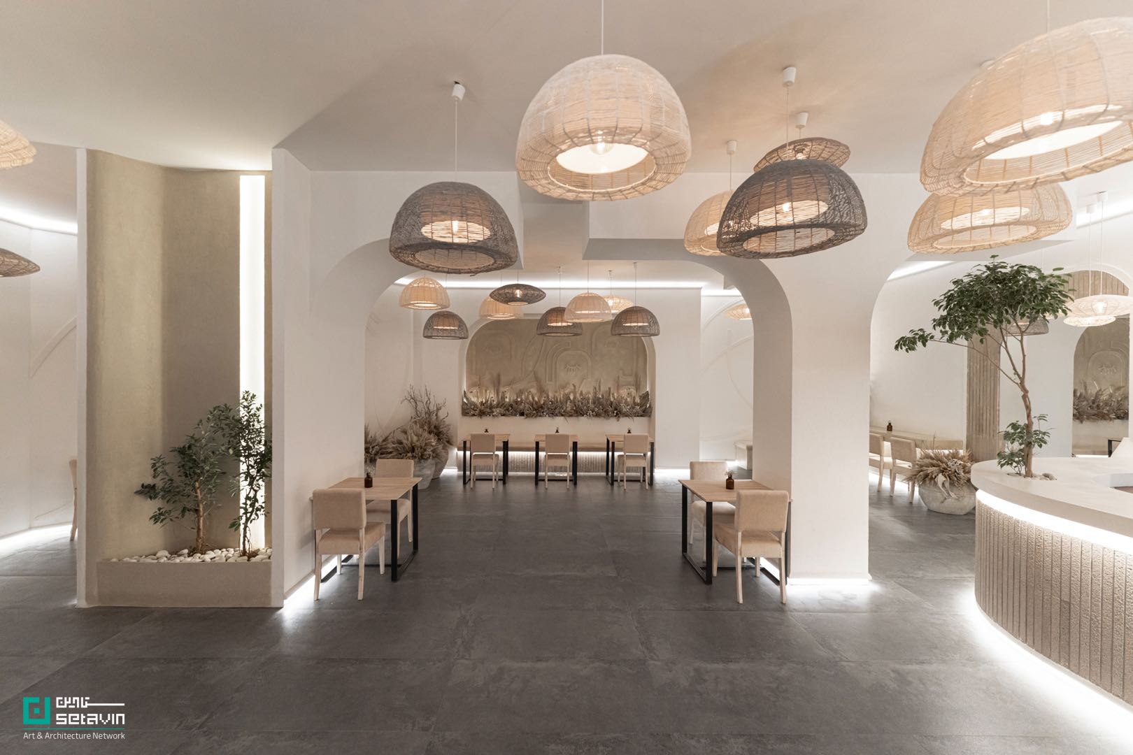 کافه دوسولی، کافه دوسولی مشهد، Dosoli Cafe، Dosoli Cafe Mashhad، گروه معماری سام، Sam Architecture Group، سام رفیع‌نژاد، Sam Rafieinejad، طراحی داخلی کافه، طراحی کافه رستوران، معماری داخلی مشهد، کافه رستوران مشهد، میکروسمنت، آجر در معماری داخلی، معماری معاصر ایران، طراحی داخلی تجاری، پروژه معماری مشهد