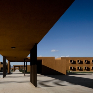 تصویر - مرکز آموزشی و تکنولوژی Guelmim ،اثر Saad El Kabbaj، Driss Kettani، Mohamed Amine Siana ، مراکش - معماری