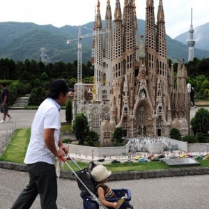تصویر - پارکی با تمام عجایب توریستی دنیا در ژاپن - معماری