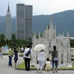تصویر - پارکی با تمام عجایب توریستی دنیا در ژاپن - معماری