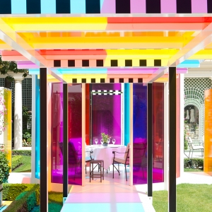 تصویر - چشم اندازی رنگارنگ در باغ هتل le bristol پاریس - معماری