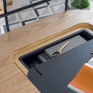 تصویر - میز لنارت (Lennart) با یک محفظه ذخیره سازی مخفی - معماری