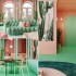 عکس - طراحی داخلی آپارتمانی خاص در نیویورک با ترکیب رنگی صورتی پاستلی و سبز نعنایی