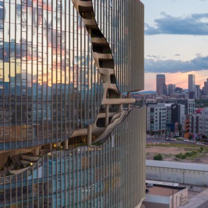 تصویر - آپارتمان One River North ،اثر دفتر معماری MAD Architects،آمریکا - معماری