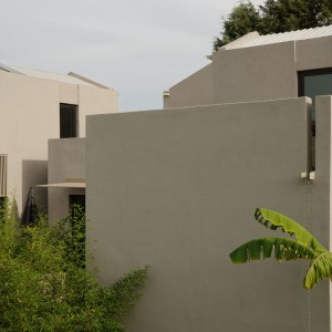 تصویر - خانه KLEE در ساپانجا؛ هم‌نشینی ارگانیک حجم‌ها در بستر طبیعت ، اثر the | work - معماری