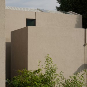 تصویر - خانه KLEE در ساپانجا؛ هم‌نشینی ارگانیک حجم‌ها در بستر طبیعت ، اثر the | work - معماری