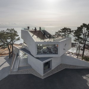 تصویر - کافه‌ ساحلی Gijang Waveon | طراحی Heesoo Kwak و IDMM Architects | کره‌جنوبی - معماری