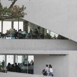 تصویر - کافه‌ ساحلی Gijang Waveon | طراحی Heesoo Kwak و IDMM Architects | کره‌جنوبی - معماری