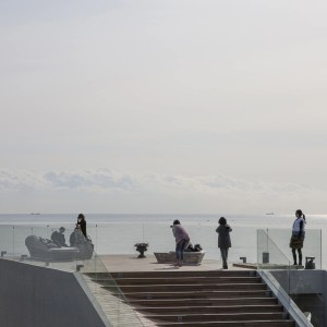 تصویر - کافه‌ ساحلی Gijang Waveon | طراحی Heesoo Kwak و IDMM Architects | کره‌جنوبی - معماری