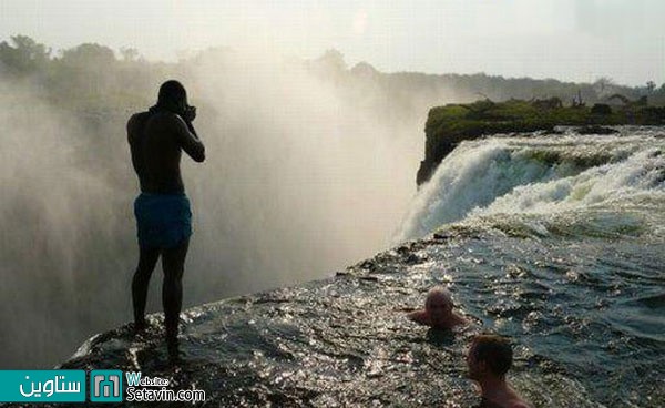 شنا در استخر شیطان در زیمباوه