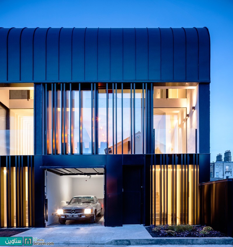 طراحی نما مسکونی با پوشش فلزی سیاه اثر معماران ODOS